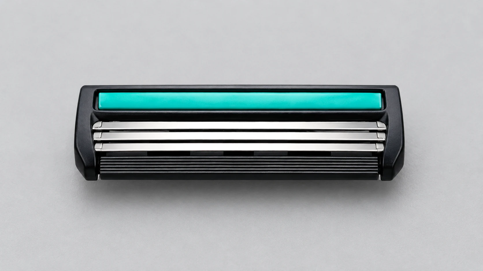 Razor cartridge head width showing effective blade length and lateral frame allowance